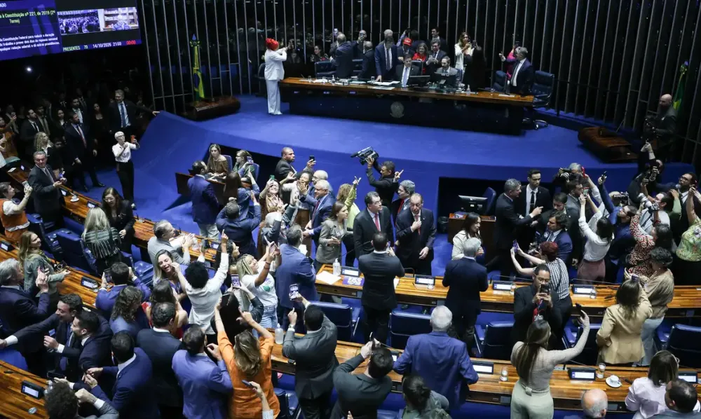 SENADO APROVA FIM DA ESCALA 6x1 E REDUÇÃO DE JORNADA DE TRABALHO 